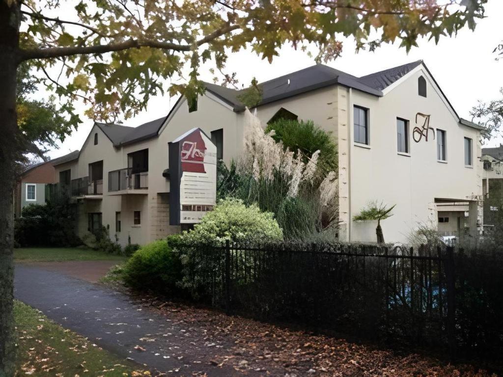 Anglesea Motel And Conference Centre Hamilton Exterior photo